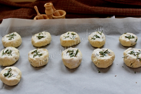 Выпекать булочки с розмарином