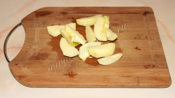 Нарезанные яблоки