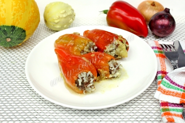 Перцы, фаршированные мясом в мультиварке