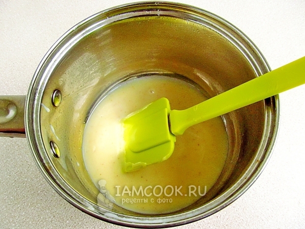 Нагреть молоко со сгущенкой