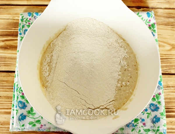 Всыпать муку