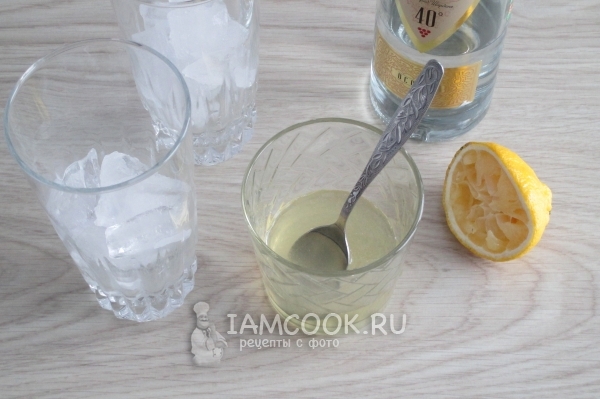 Влить водку