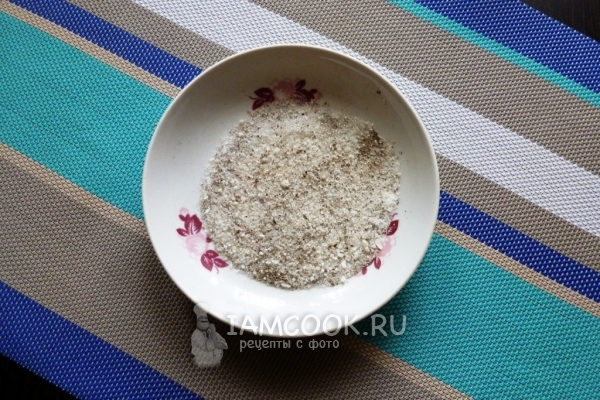 Смешать сахар, соль и перец