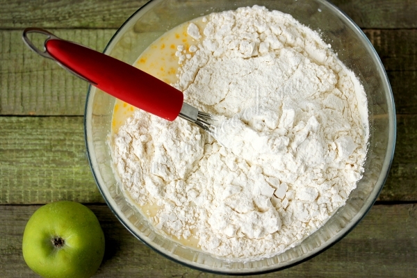 Добавить муку