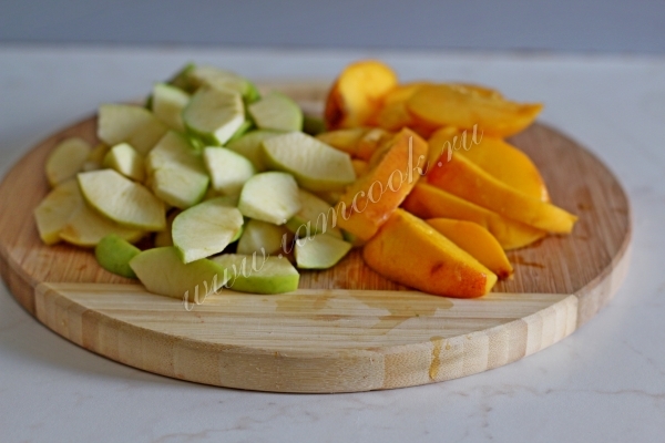 Яблоки и персики