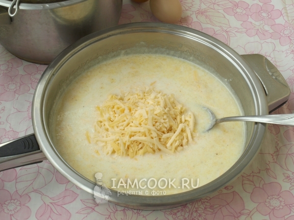 Добавить молоко и сыр