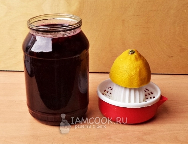 Влить воду с сахаром и сок лимона