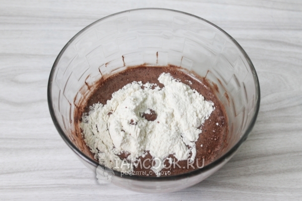 Всыпать муку