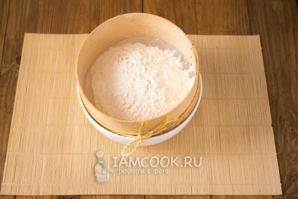 Просеять муку