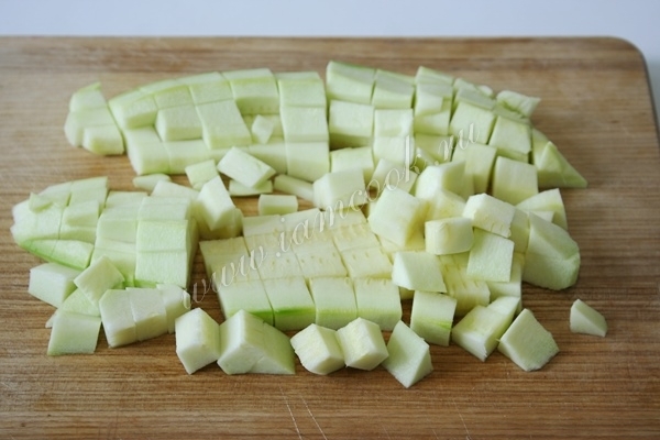 Кабачок кубиками