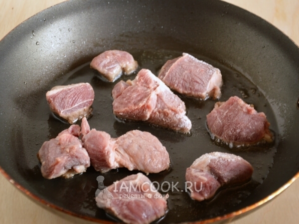 Обжарить мясо