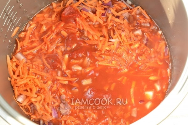 Положить томатную пасту