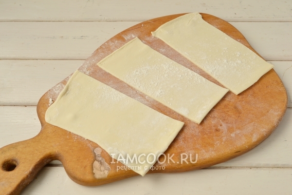 Разрезать тесто на куски