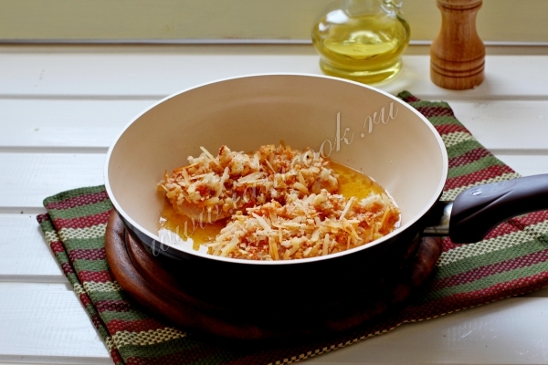 Обжарка куриной грудки в сырном кляре