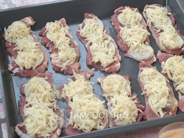 Положить тертый картофель