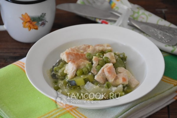 Фото филе индейки с овощами на сковороде