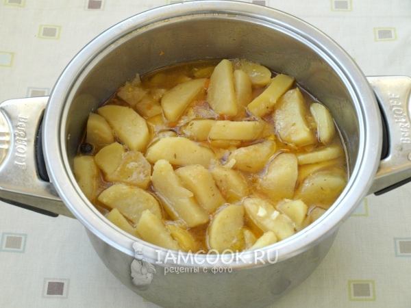 Готовое жаркое из курицы и картошки