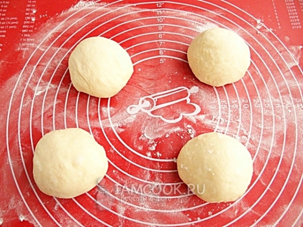 Скатать из теста шарики