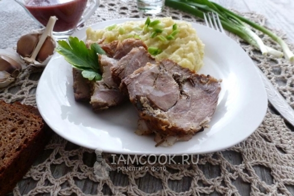 Фото запеченной свиной ножки (голяшки)