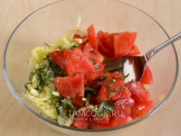 Всыпать соль, сахар и перец