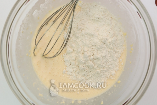 Всыпать муку