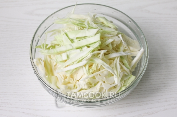 Нарезать капусту