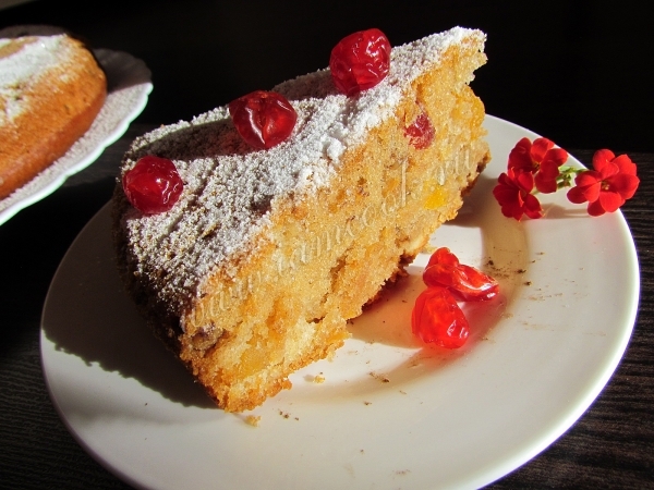 Кусочек постного пирога на меде