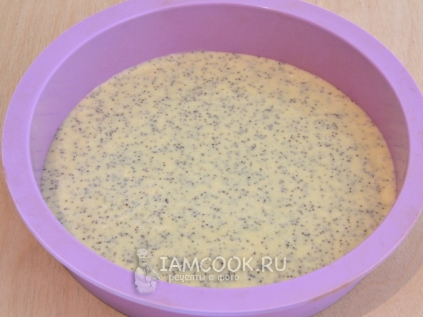 Размешать тесто с маком