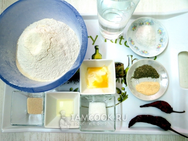 Ингредиенты для хлеба с перцем чили, укропом и чесноком