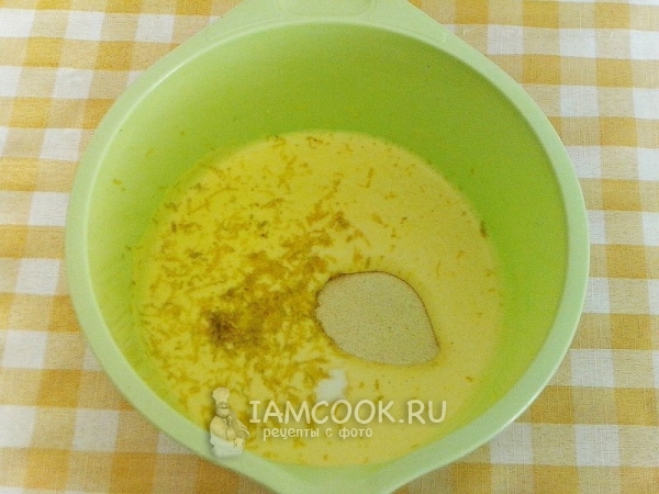 Добавить манку, цедру и ванилин