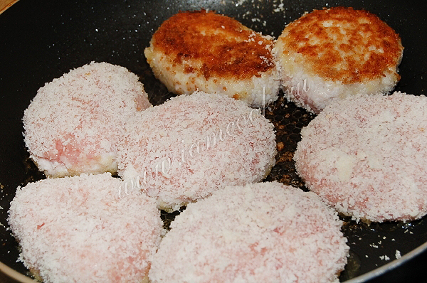 Котлеты пожарские на сковороде