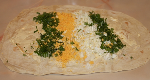 Начинка первого слоя рулета из лаваша с грибами