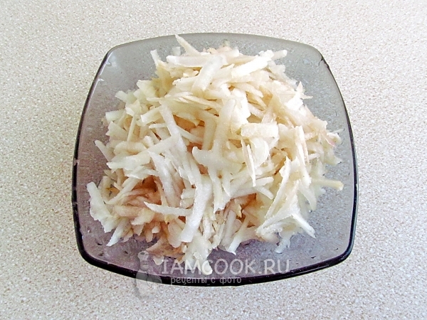 Натереть на терке топинамбур