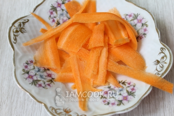 Натереть морковь