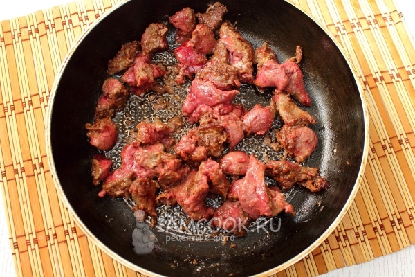 Обжарить печень