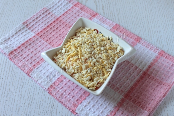 Праздничный салат Мимоза с яблоками