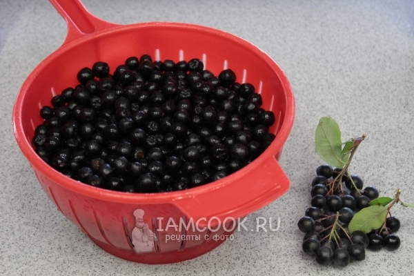 Помыть ягоды