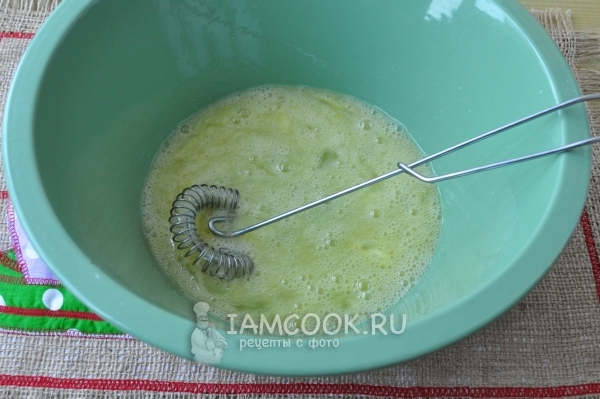 Взбить яйца с сахаром