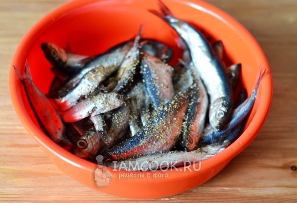 Приправить кильку