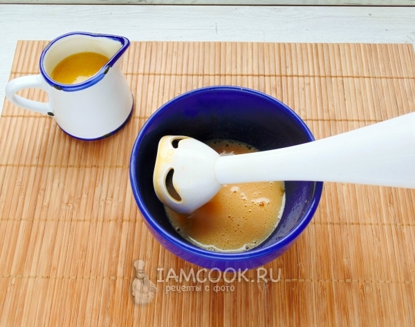 Взбить желтки