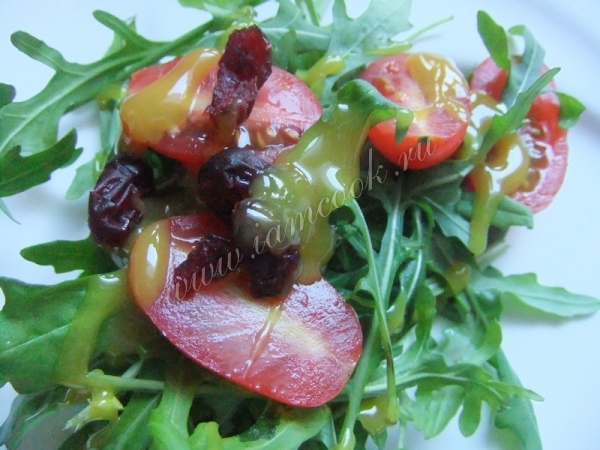 Полить дрессингом