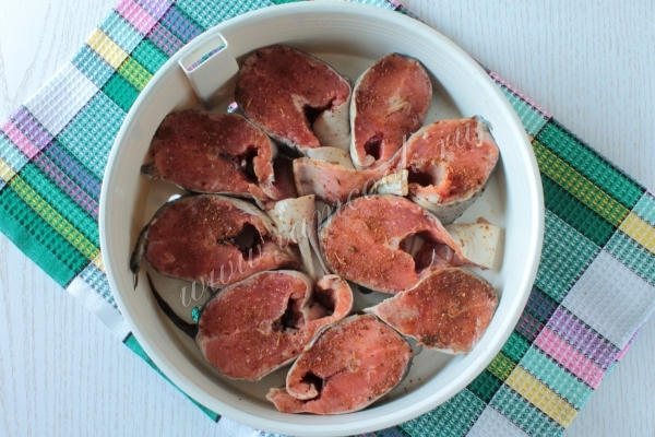 Горбуша в чаше мультиварки