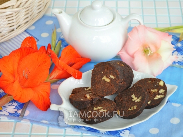 Фото шоколадной колбаски из бисквитной крошки