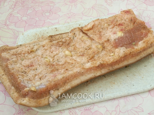 Сало, натёртое специями