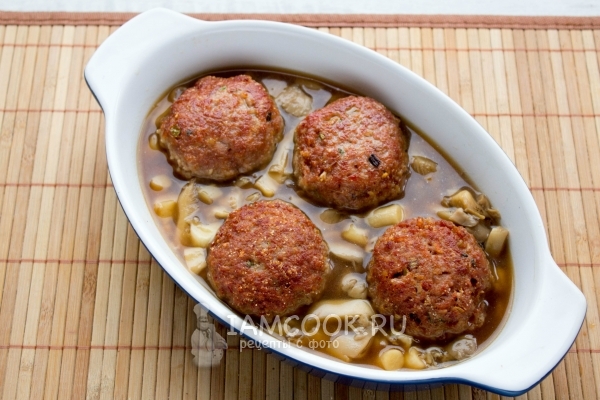 Добавить грибной соус