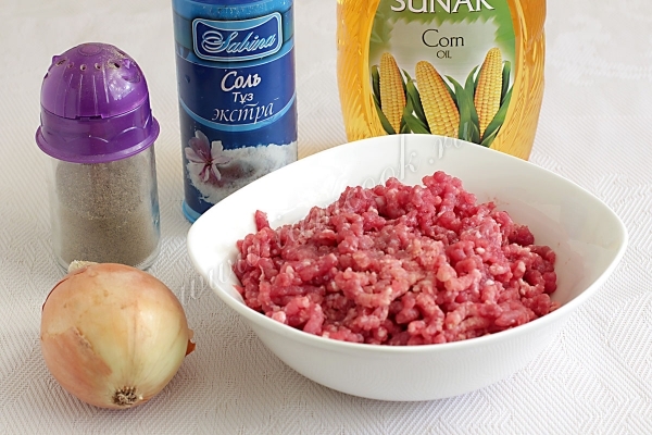 Ингредиенты для рубленного бифштекса из говядины