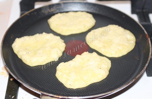 Жарим картофельные драники
