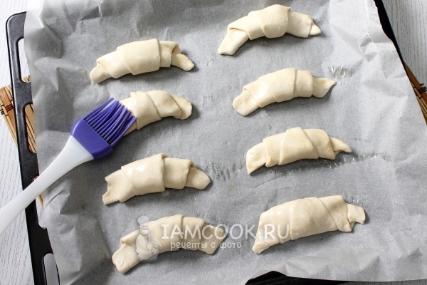 Смазать яйцом