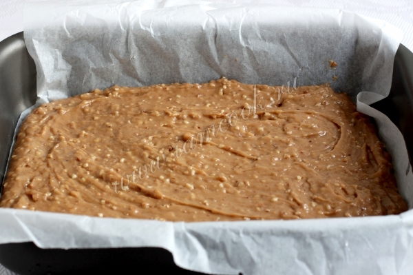 Тесто в форме для выпечки