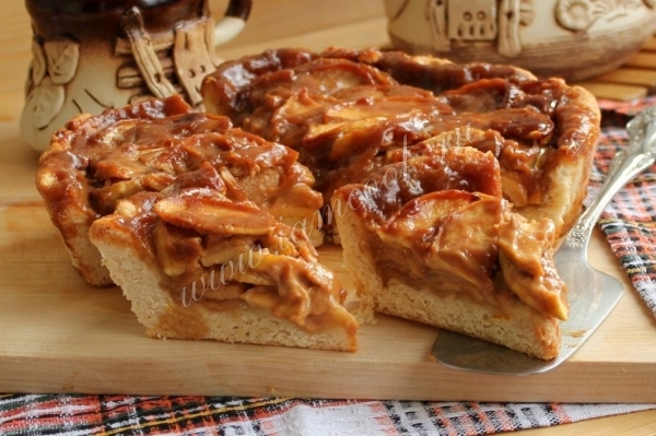 Рецепт яблочного пирога Ириска